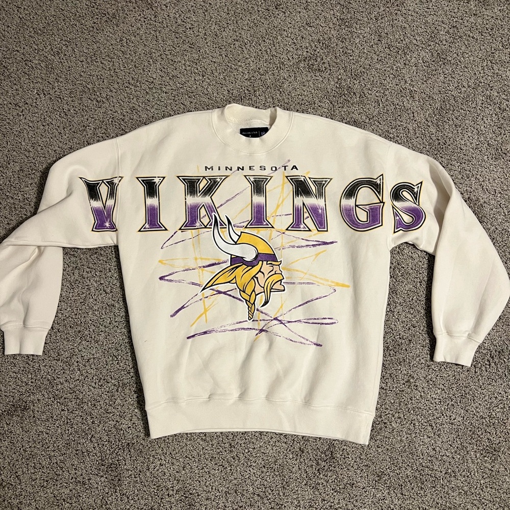 Abercrombie & Fitch Cream Vikings NFL Crewneck Sweater